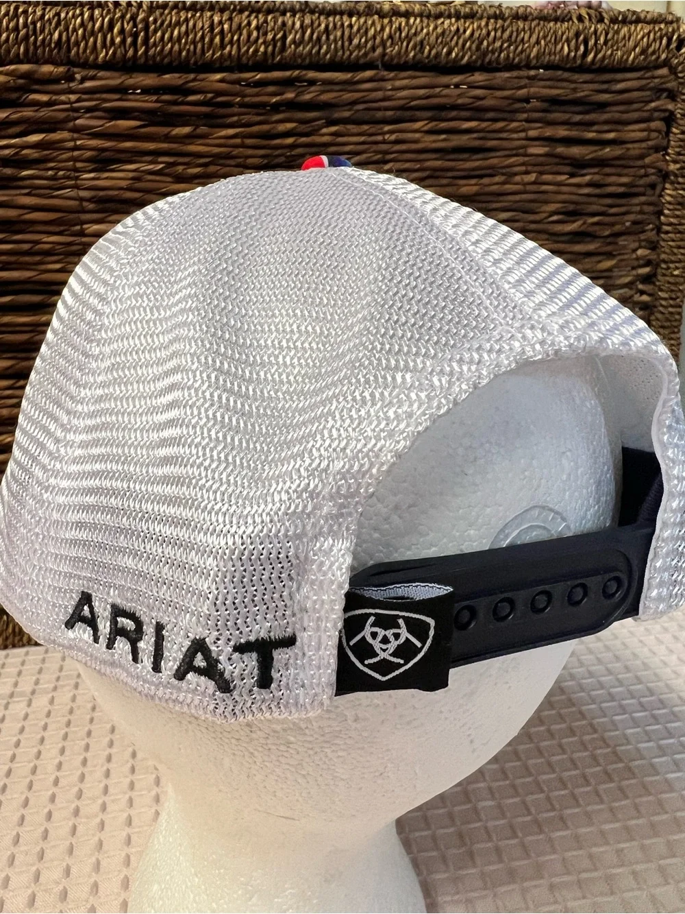 Ariat Serape Aztec Women’s Adjustable Trucker Hat Ball Cap NWOT
